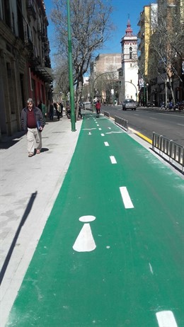Carril bici en la calle Recaredo de Sevilla