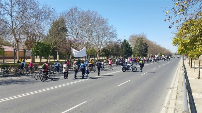 Marcha ciudadana para exigir la pasarela ciclista de la SE-30