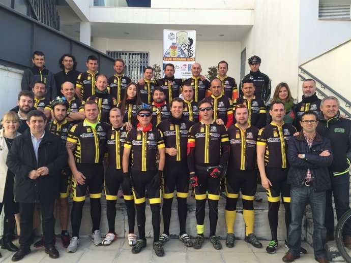 Presentación del Club Ciclista Bedmar, con el presidente de Diputación de Jaén