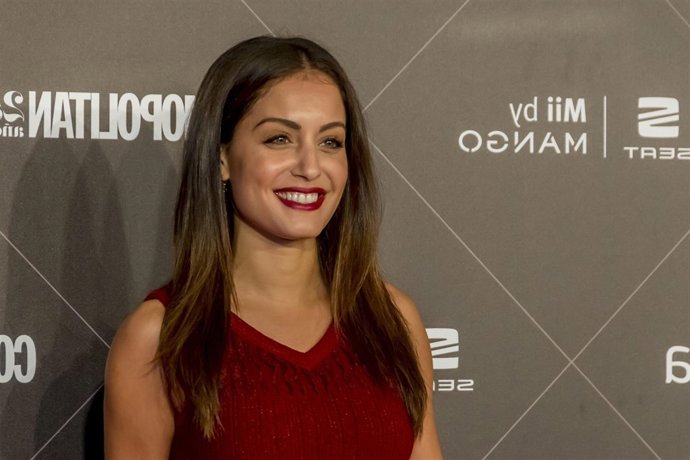 Madrid, Spain. 27th October 2015 -- Hiba Abouk attends a photocall as she receiv