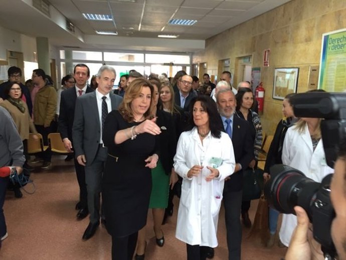 Susana Díaz visita el centro de salud de Vera (Almería)
