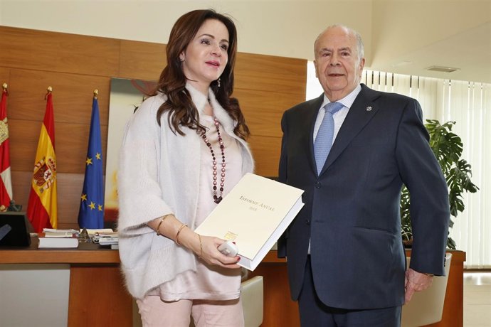 Clemente recibe el informe anual del procurador del Común