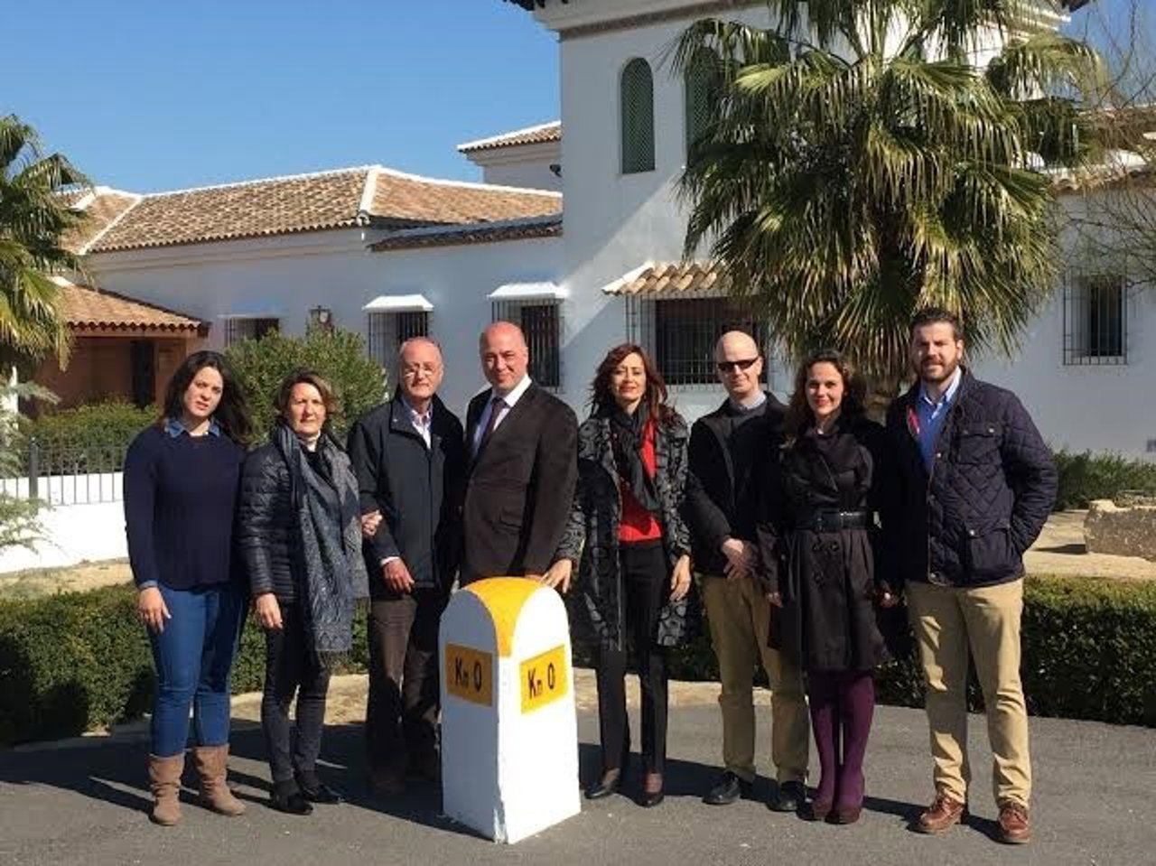 Antonio Ruiz y Felisa Cañete (centro) durante su visita al centro