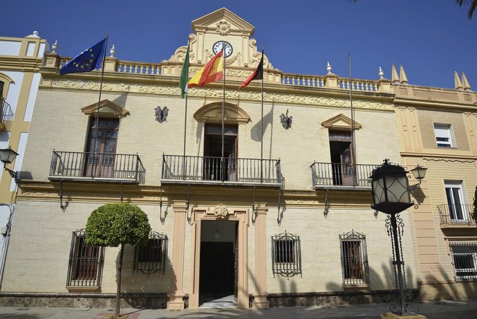 Fachada del Ayuntamiento de Ayamonte. 