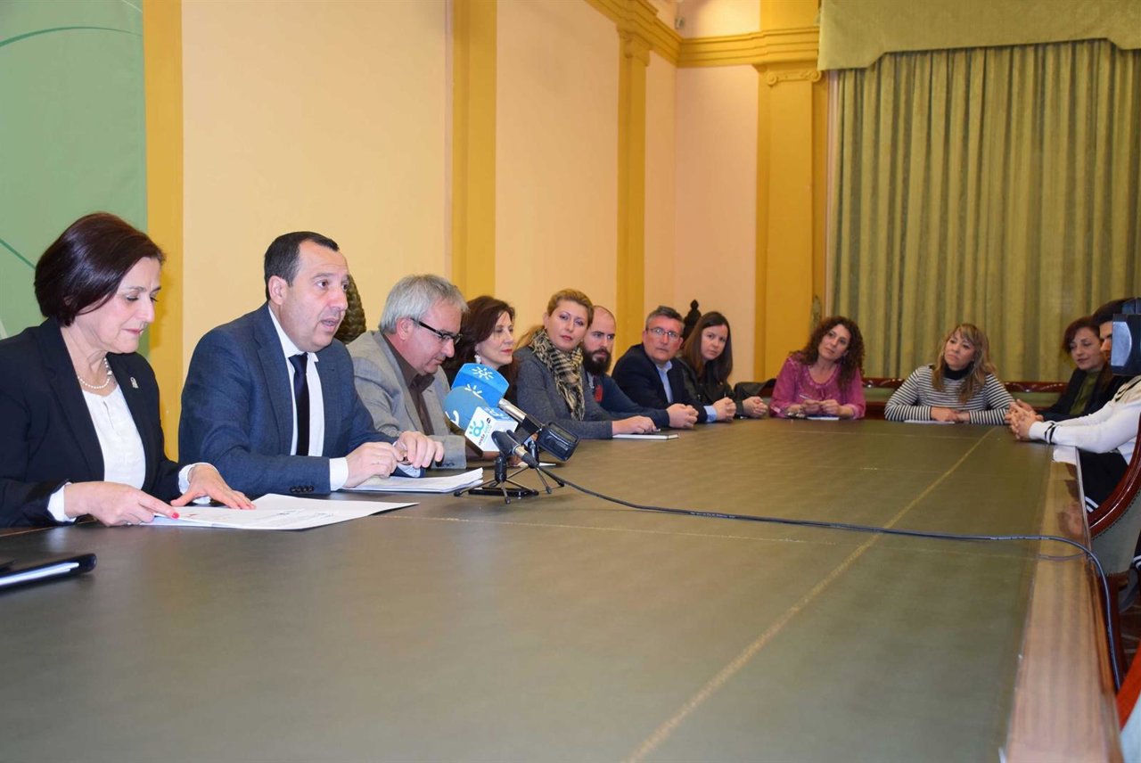 Jose Luis Ruiz Espejo y María Francisca Montiel presentan Lanzadera de Empleo