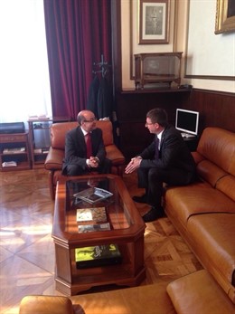 Jesús María Barrientos (pte.TSJC) Carles Mundó (conseller de Justicia catalán)