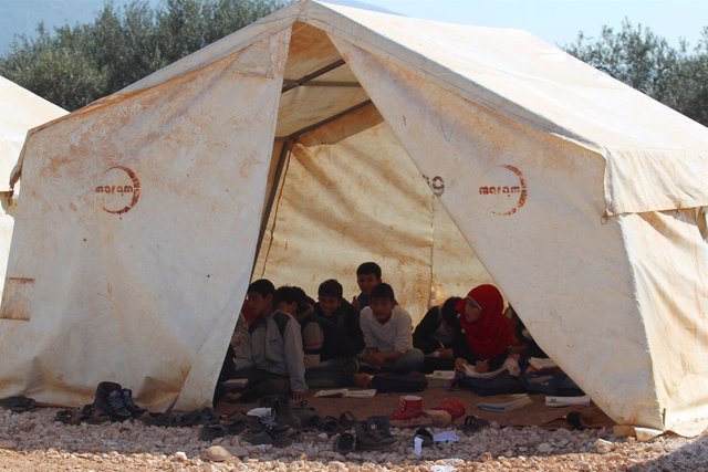 Niños en un campamento para desplazados internos en Idlib