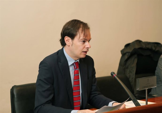 El Director General de Innovación,  Francisco José Delgado, durnate la comisión.