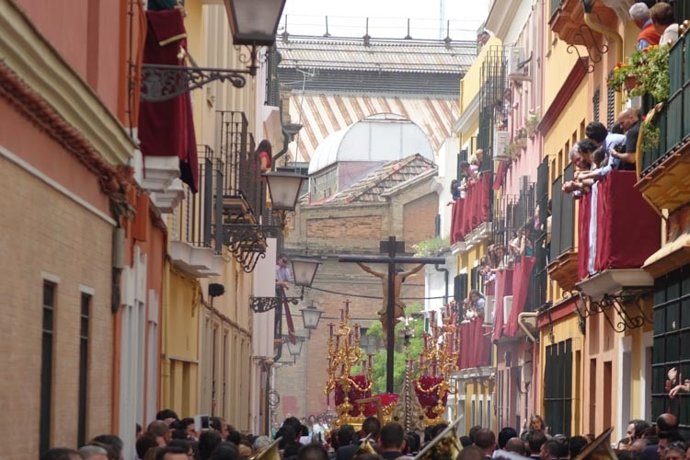Santísimo Cristo de la Salud de la Hermandad de San Bernardo por su barrio