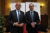 Guindos destaca que la deuda en porcentaje del PIB cayó en 2015 por primera vez desde 2008