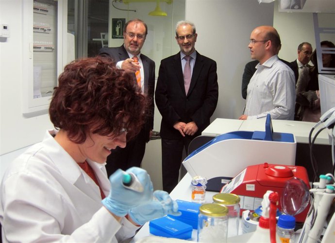 Fernando Rey durante su visita al Edificio I+D+i de la USAL