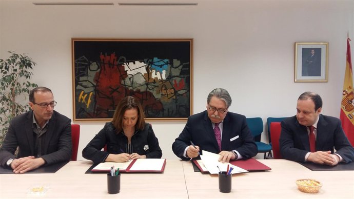 Firma del acuerdo entre Educación y la Cámara de Comercio de Zaragoza