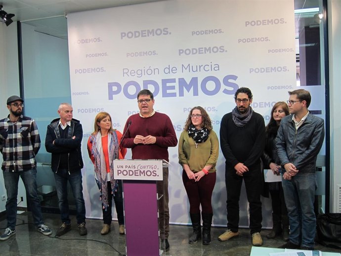Pedreño, junto a los concejales de las formaciones de unidad popular