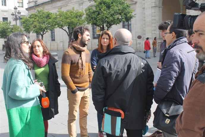 Los concejales de Participa informan de su recurso.