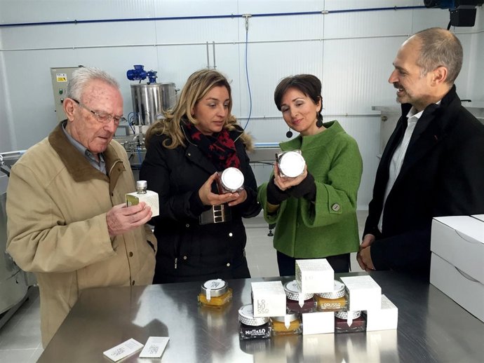 La diputada de Agricultura ha visitado LoRusso, que participa en la feria.
