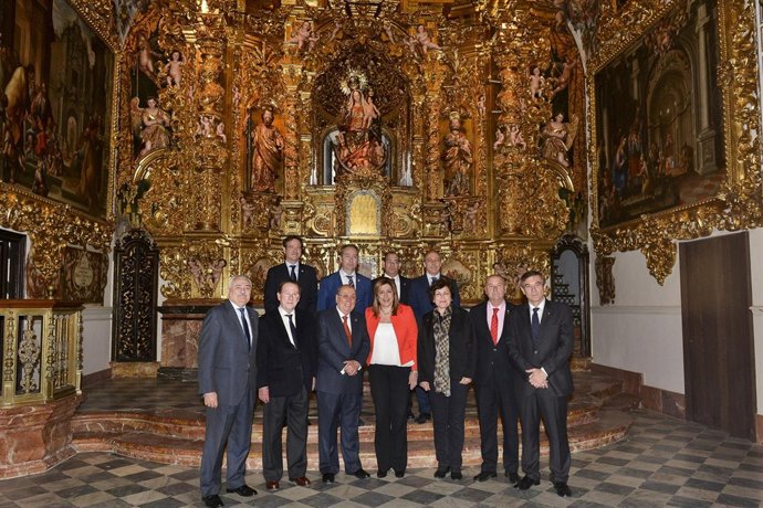 Susana Díaz  mantiene la primera reunión de la Junta con hermandades y cofradías
