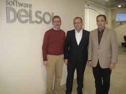 De la Torre (d) en la reunión con Software Delsol.