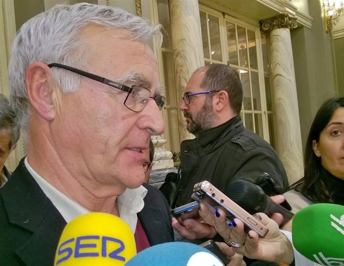 Joan Ribó atiende a los medios de comunicación 