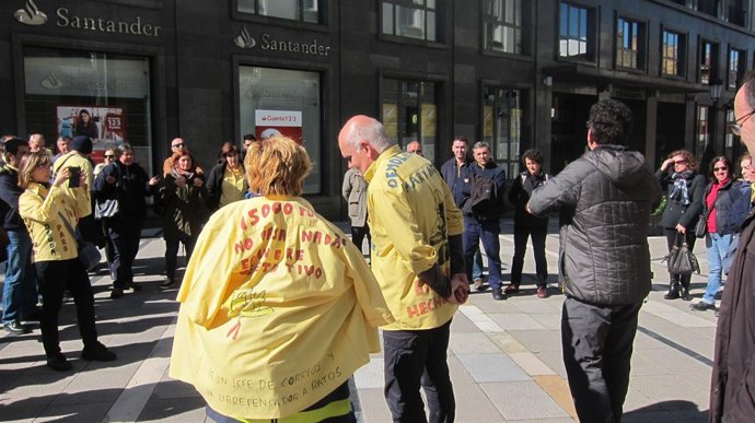 Asamblea de trabajadores de Correos en Oviedo. 