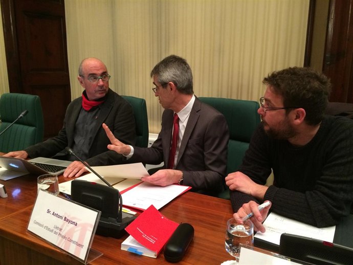 Mesa de la comisión de estudio del Proceso Constituyente 