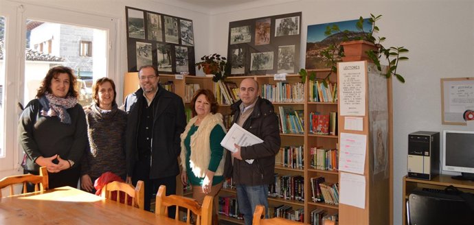 El diputado Bizén Fuster ha visitado recientemente la biblioteca