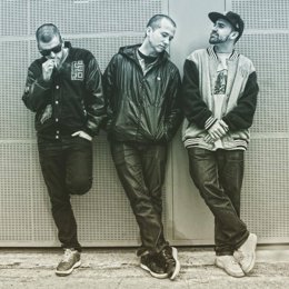 El grupo onubense  '100 Killates'.  