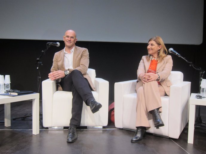 El conseller R.Romeva y la alcaldesa de Lampedusa y Linosa G.Nicolini