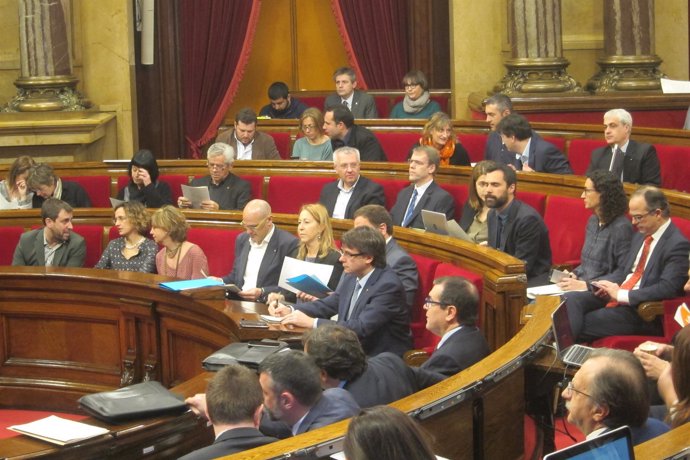 Diputados de JxSí en el pleno del Parlament