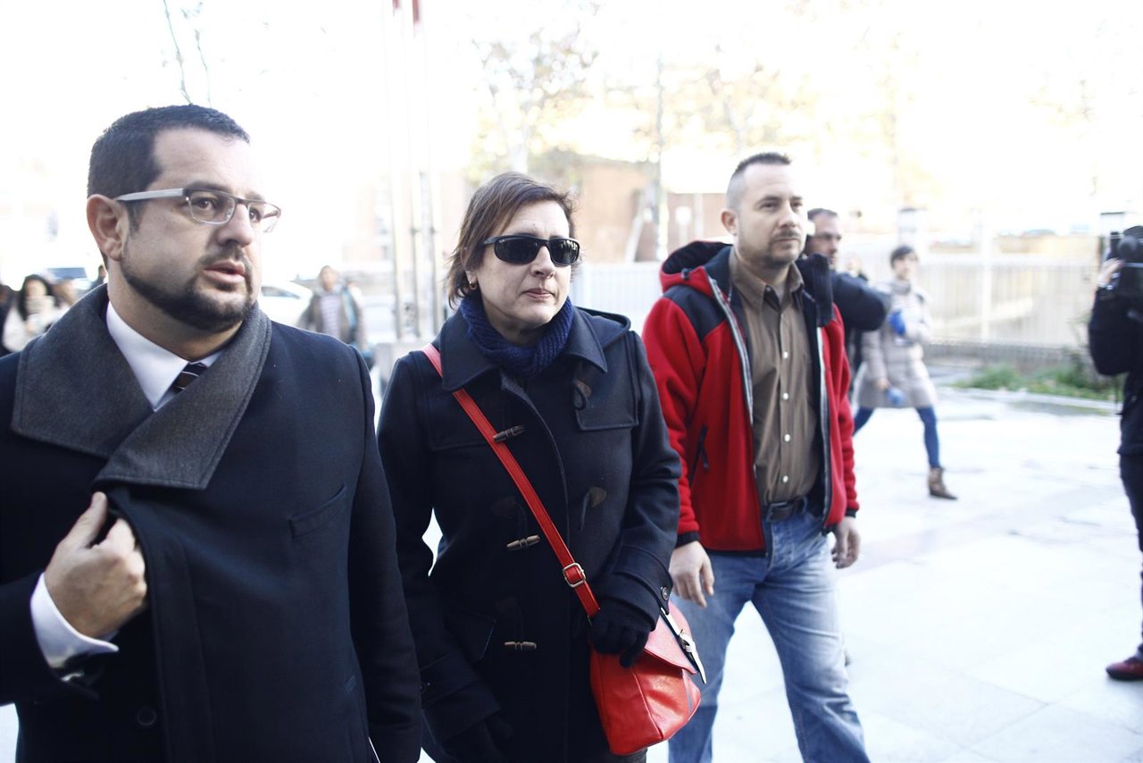 Teresa Romero y Javier Limón a su llega para el acto de conciliación