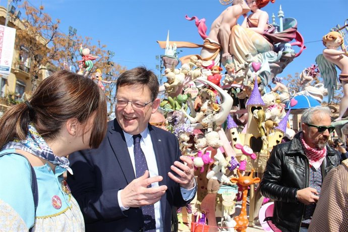 Puig durante su visita a la Falla Na Jordana