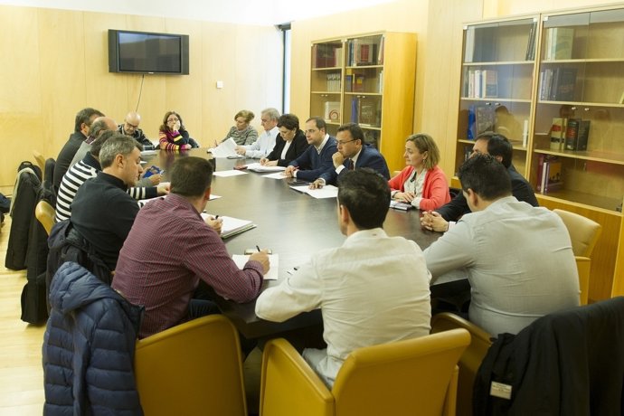 El PSOE se reúne con trabajadores de Altadis