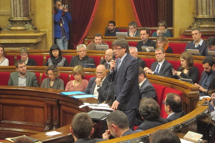 El presidente de la Generalitat, Carles Puigdemont, en la sesión de control
