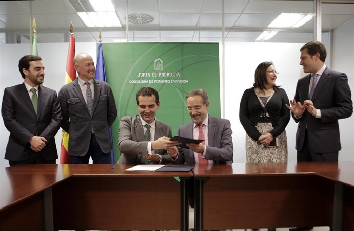 Firma del convenio para la Plaza Vieja 