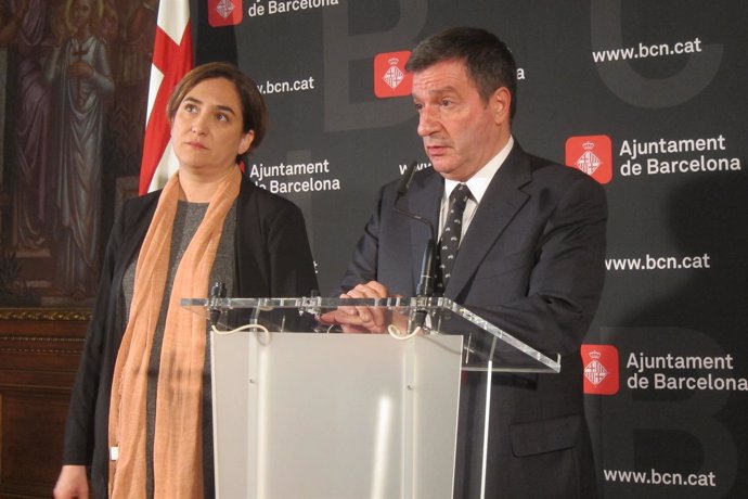 La alcaldesa de Barcelona, Ada Colau, y el alcalde de Atenas, Giorgos Kaminis