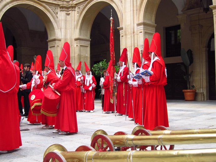Procesión Miércoles Santo Murcia, Los 'Coloraos' En El Palacio Episcopal