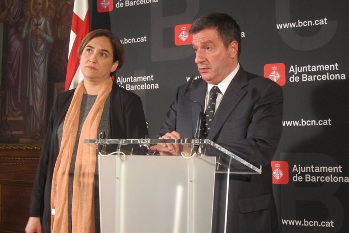 La alcaldesa de Barcelona, Ada Colau, y el alcalde de Atenas, Giorgos Kaminis