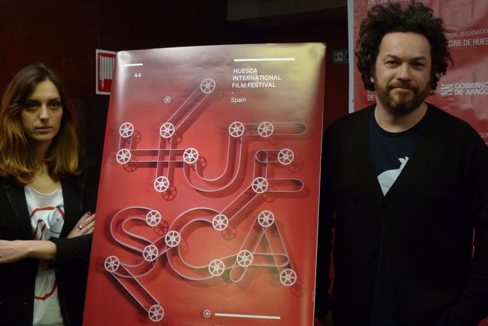 Garanto y Martínez junto al cartel de la 44 edición del Festival de Cine
