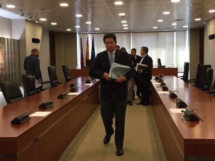  El Presidente De La Autoridad Portuaria, Antonio Sevilla, En La Comisión