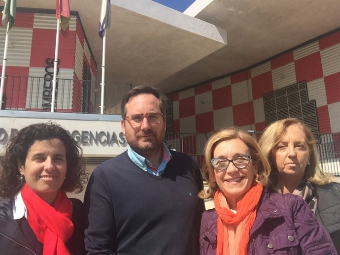 Los concejales del PP, en reconocimiento de los bomberos alcalareños. 