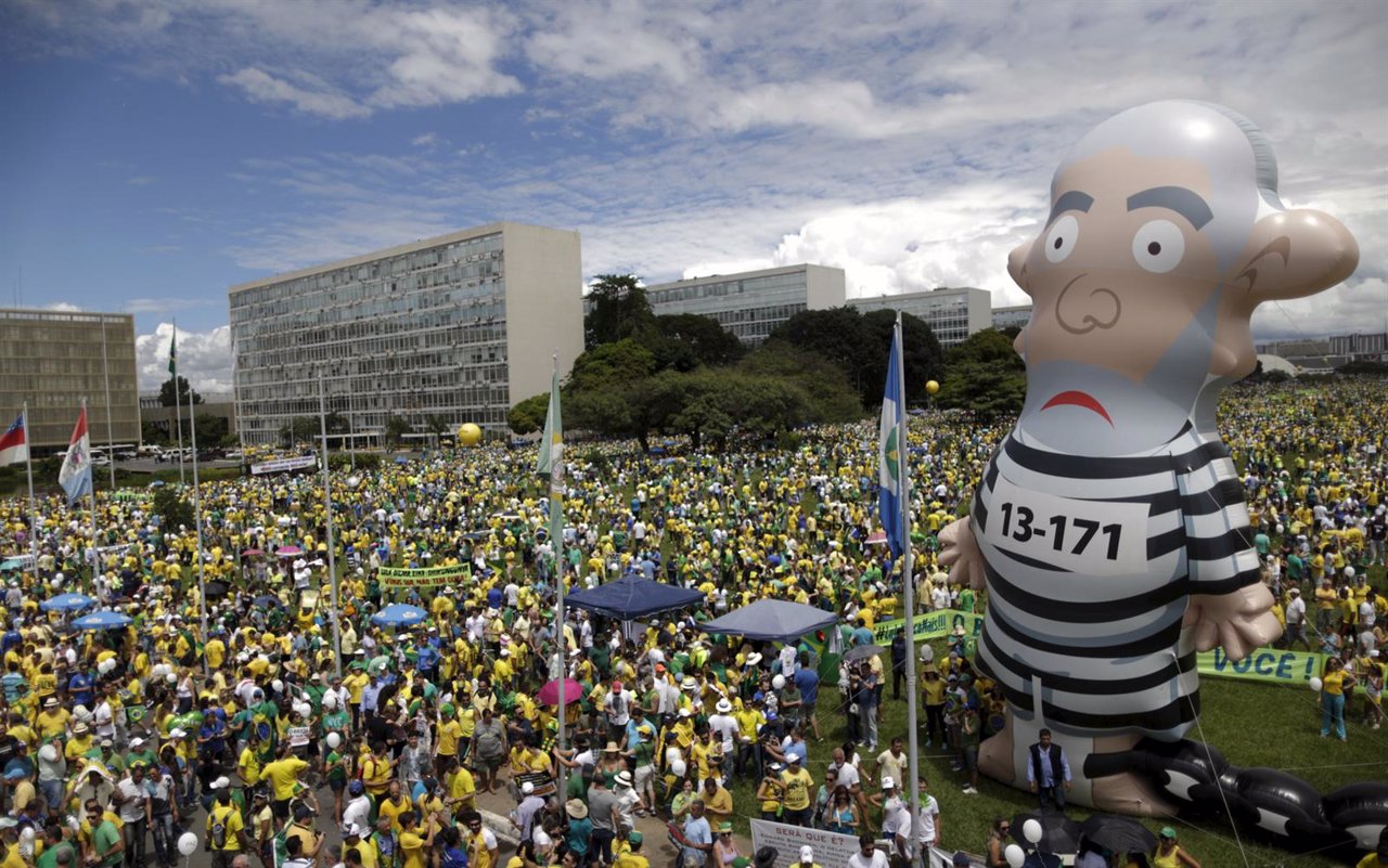 Manifestación contra Rousseff y Lula da Silva en Brasil