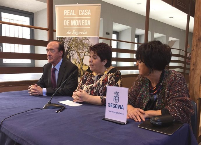 Luquero, entre De Santos y Sánchez.