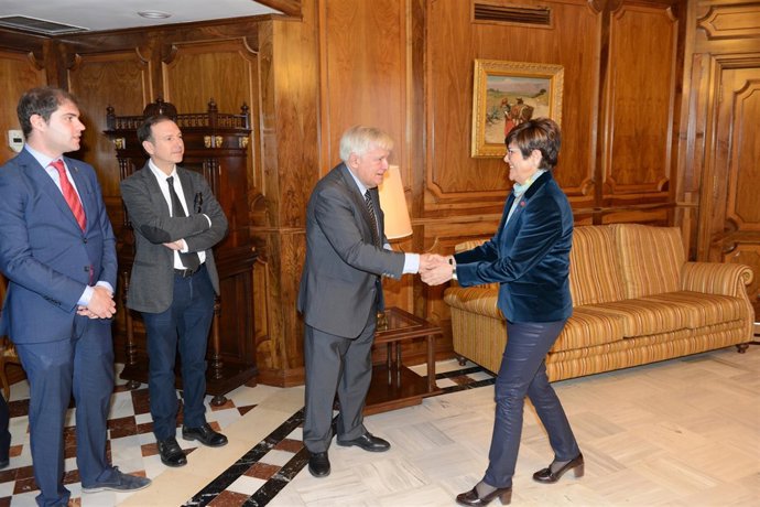 Visita a la presidenta de la Asamblea                   