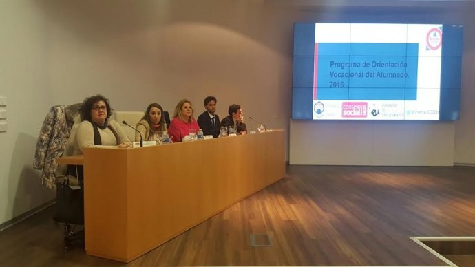 Ruiz (centro) participa en 'OrientaUCO 2016'