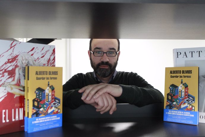 Entrevista a Alberto Olmos por su libro Guardar las formas