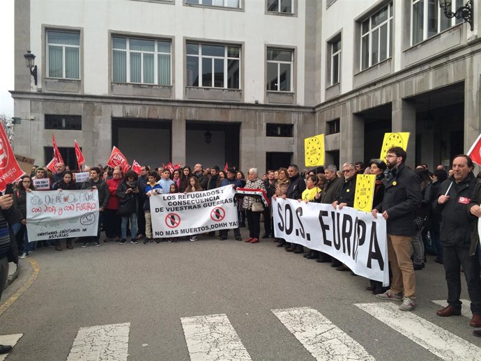 La manifestación, durante la lectural del manifiesto. 