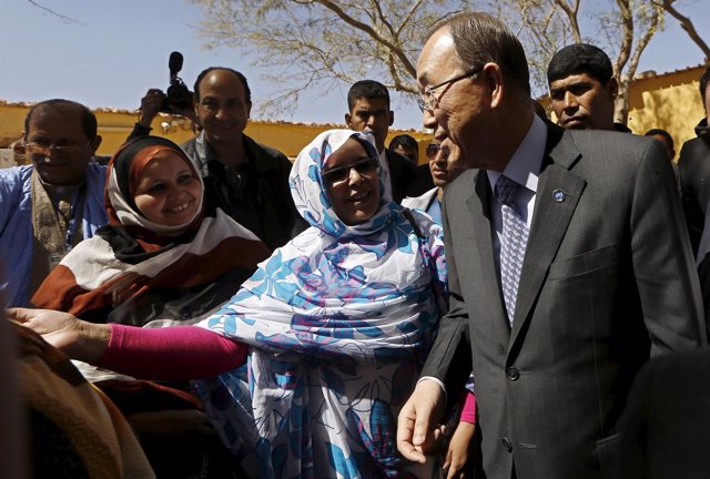Ban Ki Moon visita los campamentos saharauis de Tinduf