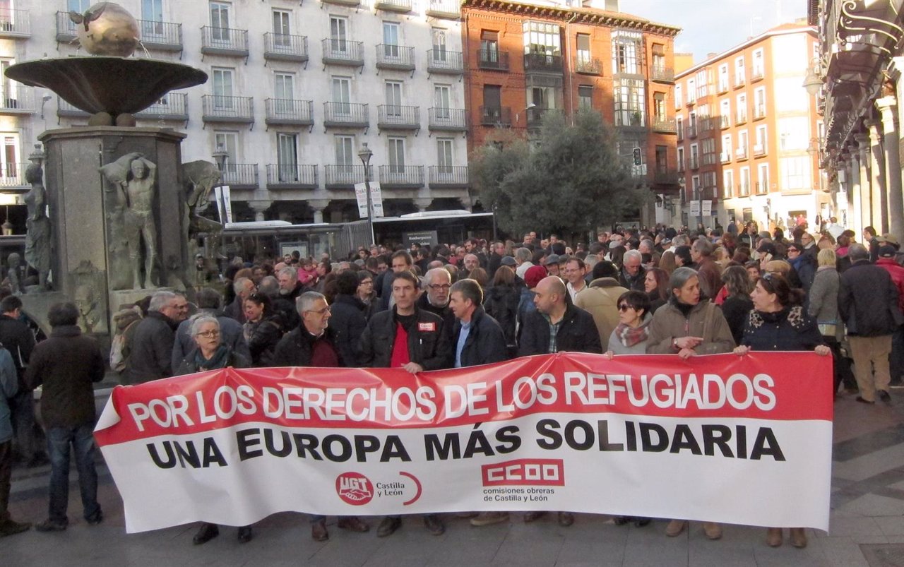 Concentración contra el preacuerdo UE-Turquía sobre los refugiados en Valladolid