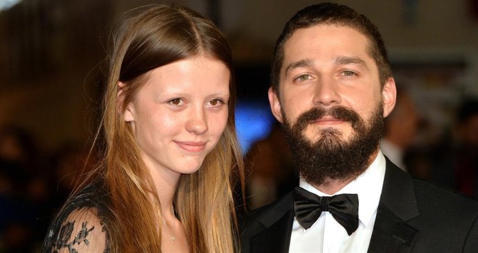 Mia Goth y Shia LeBeouf 