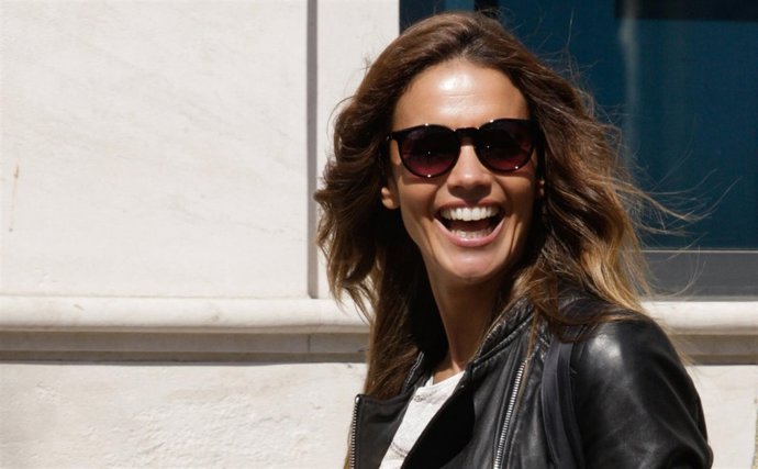 Primeras palabras de Lara Álvarez sin perder la sonrisa: Estoy bien