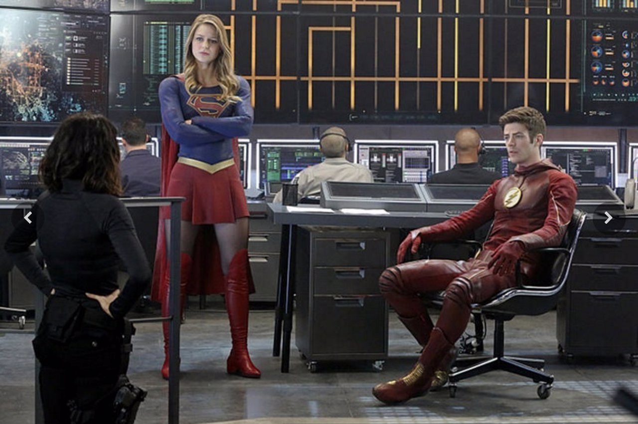 Supergirl (Melissa Benoist) y The Flash (Grant Gustin) en un crossover